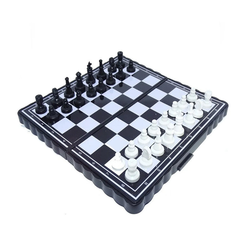 Magnetic chessboard set